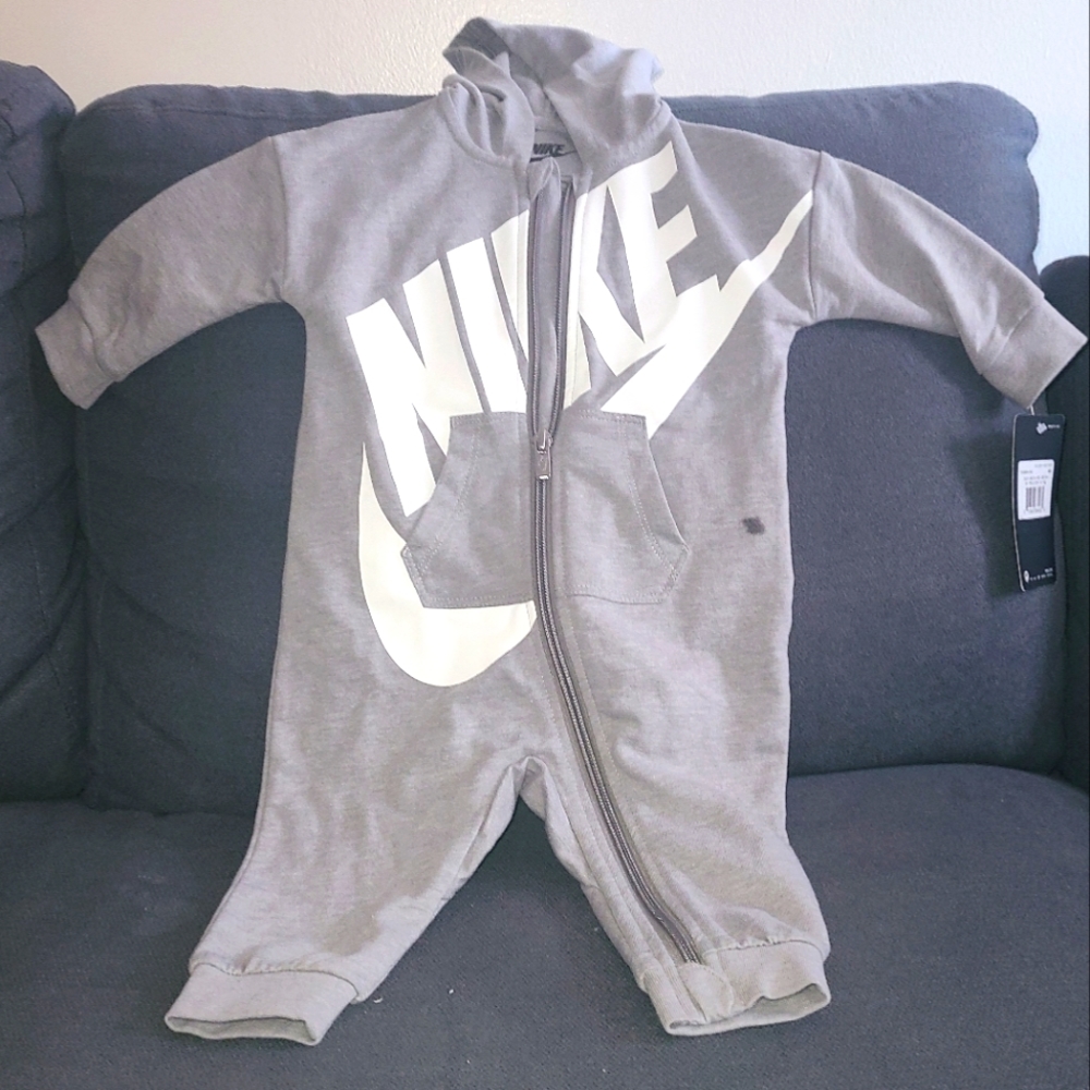 Nike Onesie (Infant 6 months)